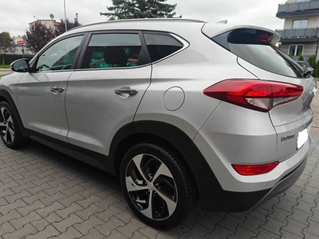 Сірий Хендай Туксон, об'ємом двигуна 2 л та пробігом 143 тис. км за 8000 $, фото 3 на Automoto.ua