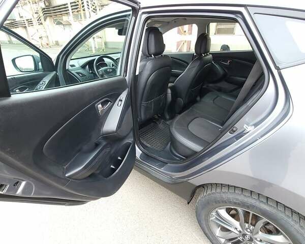 Серый Хендай Туксон, объемом двигателя 1.7 л и пробегом 290 тыс. км за 12800 $, фото 28 на Automoto.ua