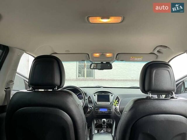 Серый Хендай Туксон, объемом двигателя 1.69 л и пробегом 293 тыс. км за 12950 $, фото 49 на Automoto.ua