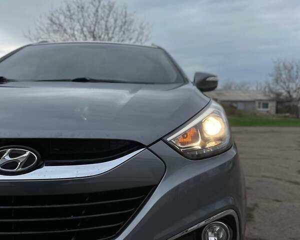 Серый Хендай Туксон, объемом двигателя 1.69 л и пробегом 293 тыс. км за 12950 $, фото 18 на Automoto.ua