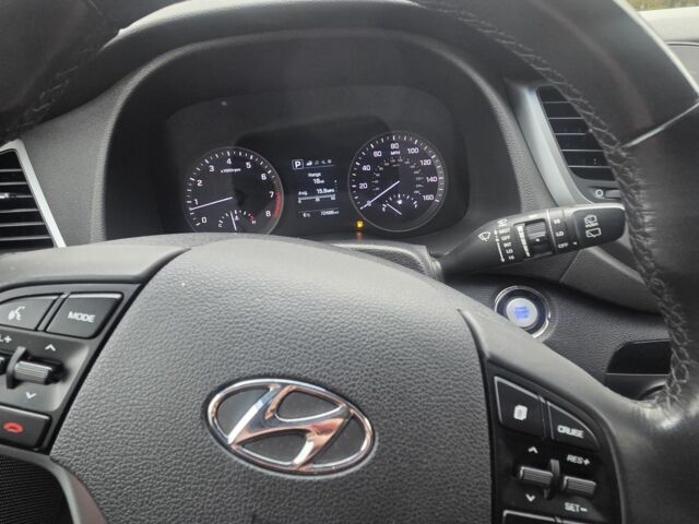 Серый Хендай Туксон, объемом двигателя 1.6 л и пробегом 113 тыс. км за 15000 $, фото 17 на Automoto.ua