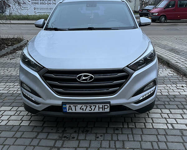 Серый Хендай Туксон, объемом двигателя 2 л и пробегом 187 тыс. км за 20999 $, фото 1 на Automoto.ua
