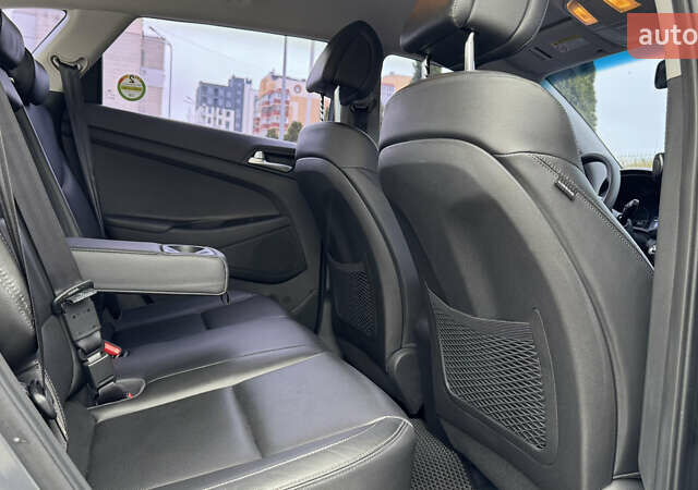 Сірий Хендай Туксон, об'ємом двигуна 2 л та пробігом 203 тис. км за 18300 $, фото 26 на Automoto.ua