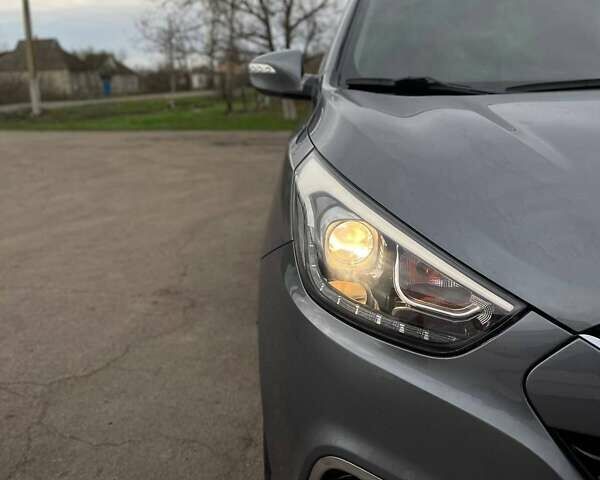 Серый Хендай Туксон, объемом двигателя 1.69 л и пробегом 293 тыс. км за 12950 $, фото 26 на Automoto.ua