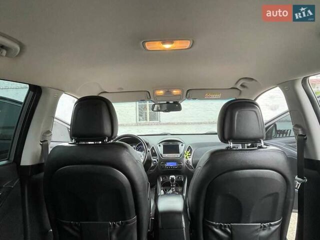 Серый Хендай Туксон, объемом двигателя 1.69 л и пробегом 293 тыс. км за 12950 $, фото 48 на Automoto.ua