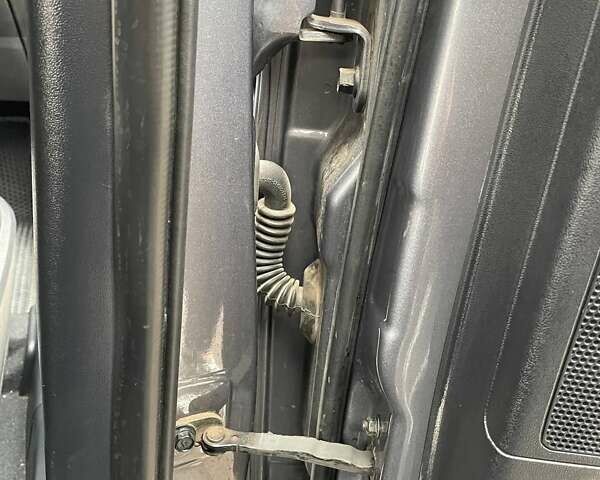 Серый Хендай Туксон, объемом двигателя 1.69 л и пробегом 293 тыс. км за 12950 $, фото 45 на Automoto.ua