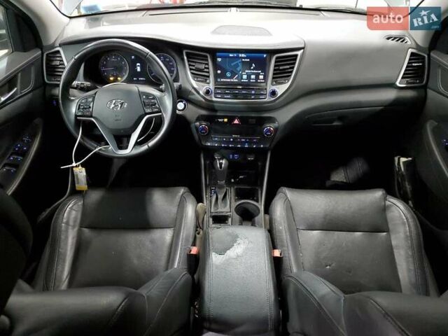 Серый Хендай Туксон, объемом двигателя 1.6 л и пробегом 157 тыс. км за 2100 $, фото 7 на Automoto.ua