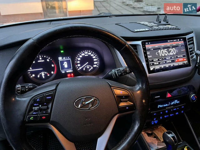 Серый Хендай Туксон, объемом двигателя 2 л и пробегом 187 тыс. км за 20999 $, фото 9 на Automoto.ua