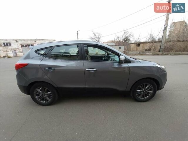 Серый Хендай Туксон, объемом двигателя 1.7 л и пробегом 290 тыс. км за 12800 $, фото 18 на Automoto.ua