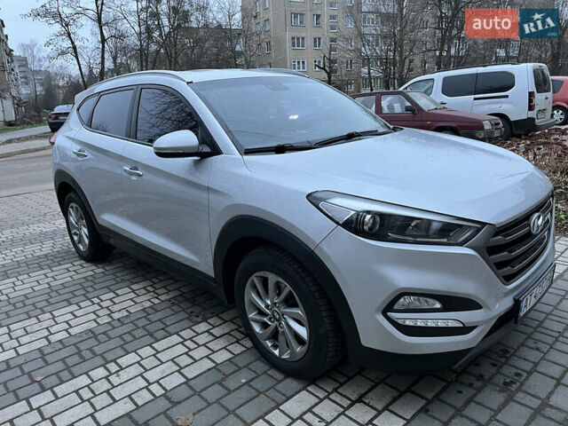 Серый Хендай Туксон, объемом двигателя 2 л и пробегом 187 тыс. км за 20999 $, фото 2 на Automoto.ua