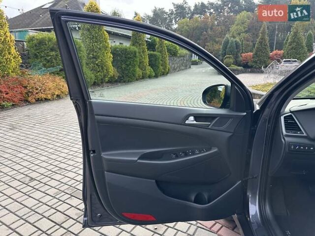 Серый Хендай Туксон, объемом двигателя 2 л и пробегом 130 тыс. км за 22500 $, фото 46 на Automoto.ua
