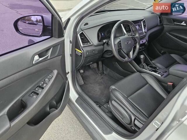 Хендай Туксон 2015 в Днепре (Днепропетровске) на Automoto.ua Серый Хендай Туксон, объемом двигателя 1.7 л и пробегом 145 тыс. км за 16700 $, фото 20 на Automoto.ua