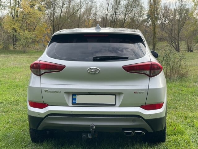 Хендай Туксон 2015 в Кривом Роге на Automoto.ua Серый Хендай Туксон, объемом двигателя 2 л и пробегом 270 тыс. км за 18000 $, фото 3 на Automoto.ua