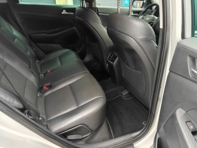 Сірий Хендай Туксон, об'ємом двигуна 2 л та пробігом 143 тис. км за 8000 $, фото 14 на Automoto.ua