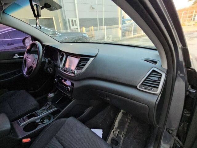 Сірий Хендай Туксон, об'ємом двигуна 1.7 л та пробігом 229 тис. км за 13300 $, фото 24 на Automoto.ua