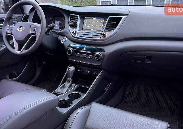Сірий Хендай Туксон, об'ємом двигуна 2 л та пробігом 203 тис. км за 18300 $, фото 23 на Automoto.ua