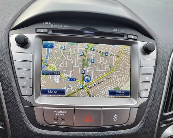 Серый Хендай Туксон, объемом двигателя 1.7 л и пробегом 290 тыс. км за 12800 $, фото 9 на Automoto.ua