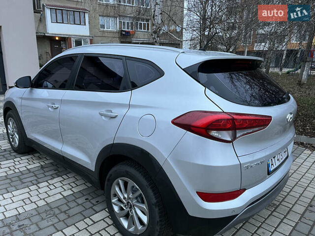 Серый Хендай Туксон, объемом двигателя 2 л и пробегом 187 тыс. км за 20999 $, фото 5 на Automoto.ua