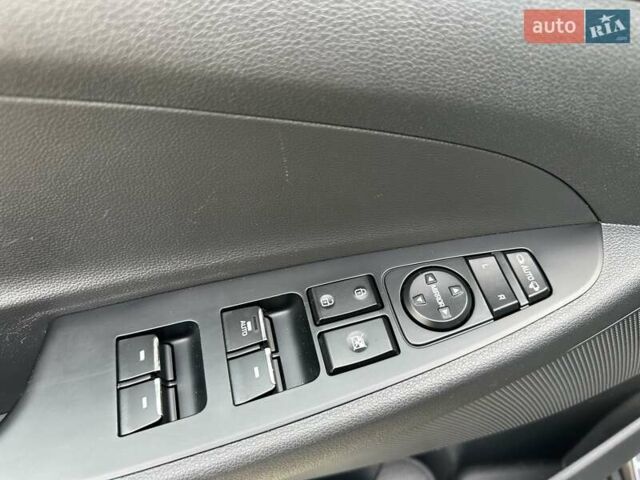 Серый Хендай Туксон, объемом двигателя 2 л и пробегом 130 тыс. км за 22500 $, фото 45 на Automoto.ua
