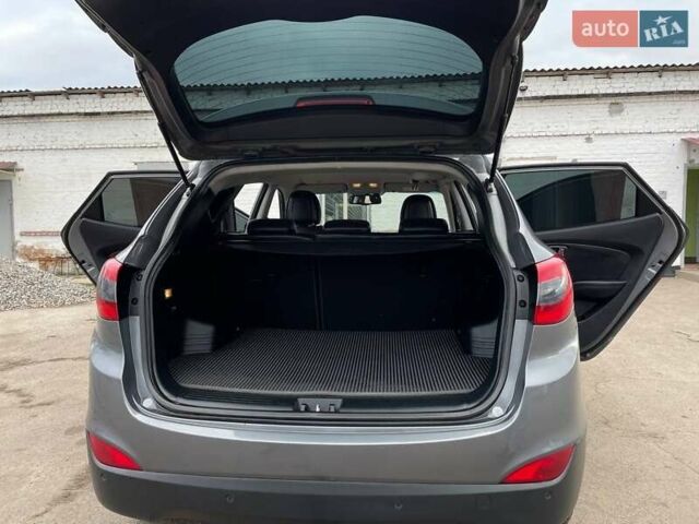 Серый Хендай Туксон, объемом двигателя 1.69 л и пробегом 293 тыс. км за 12950 $, фото 14 на Automoto.ua