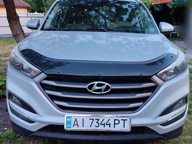 Серый Хендай Туксон, объемом двигателя 2 л и пробегом 131 тыс. км за 18700 $, фото 2 на Automoto.ua