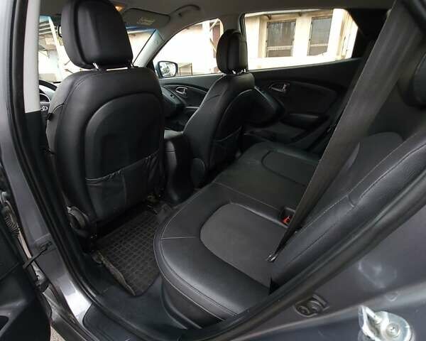 Серый Хендай Туксон, объемом двигателя 1.7 л и пробегом 290 тыс. км за 12800 $, фото 27 на Automoto.ua