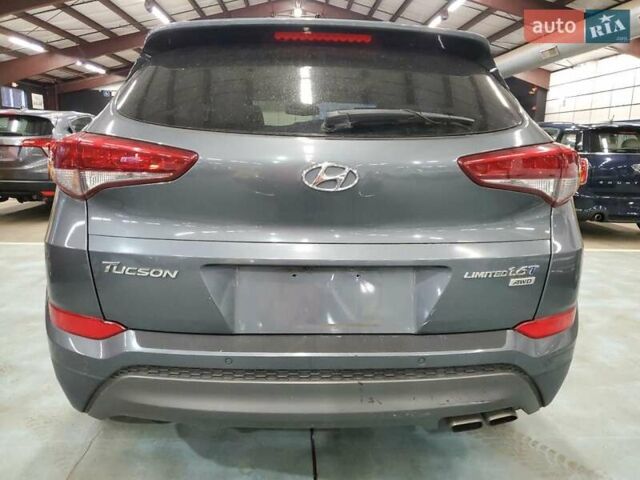 Серый Хендай Туксон, объемом двигателя 1.6 л и пробегом 157 тыс. км за 2100 $, фото 5 на Automoto.ua