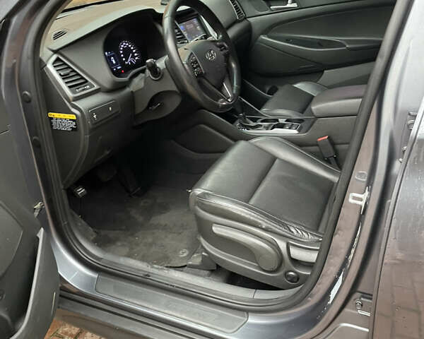 Сірий Хендай Туксон, об'ємом двигуна 1.7 л та пробігом 215 тис. км за 13650 $, фото 11 на Automoto.ua