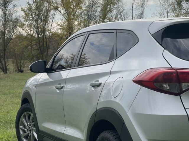 Хендай Туксон 2015 в Кривом Роге на Automoto.ua Серый Хендай Туксон, объемом двигателя 2 л и пробегом 270 тыс. км за 18000 $, фото 1 на Automoto.ua