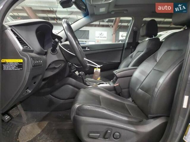 Серый Хендай Туксон, объемом двигателя 1.6 л и пробегом 157 тыс. км за 2100 $, фото 6 на Automoto.ua