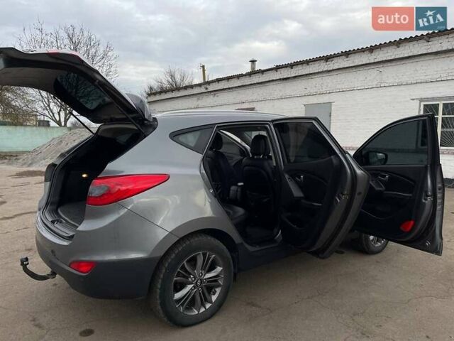 Серый Хендай Туксон, объемом двигателя 1.69 л и пробегом 293 тыс. км за 12950 $, фото 7 на Automoto.ua