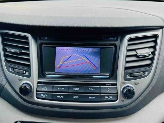 Серый Хендай Туксон, объемом двигателя 2 л и пробегом 79 тыс. км за 13500 $, фото 6 на Automoto.ua