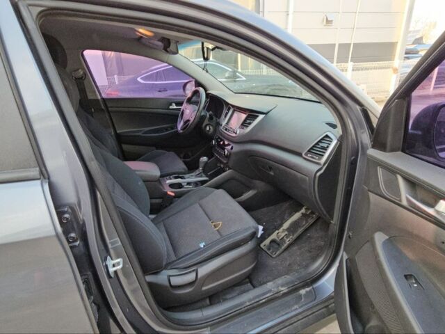 Сірий Хендай Туксон, об'ємом двигуна 1.7 л та пробігом 229 тис. км за 13300 $, фото 12 на Automoto.ua