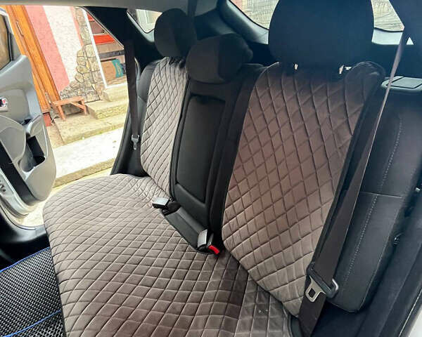 Сірий Хендай Туксон, об'ємом двигуна 2 л та пробігом 141 тис. км за 13500 $, фото 16 на Automoto.ua