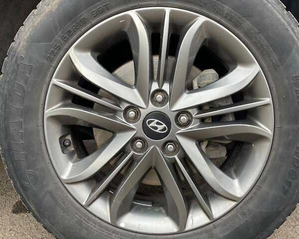 Серый Хендай Туксон, объемом двигателя 1.69 л и пробегом 293 тыс. км за 12950 $, фото 34 на Automoto.ua