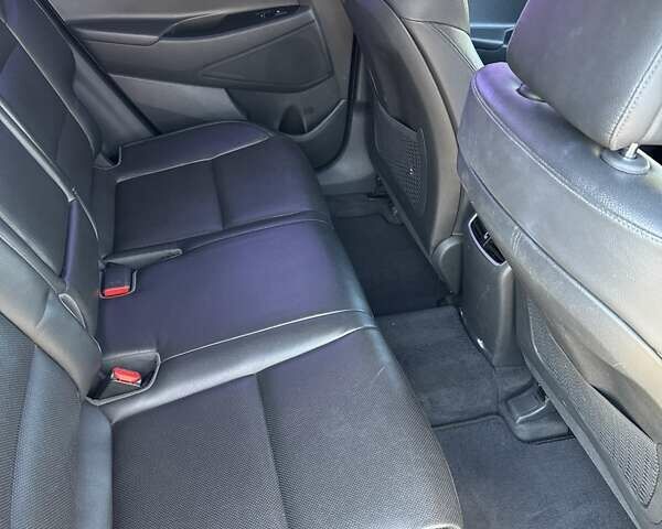 Серый Хендай Туксон, объемом двигателя 2 л и пробегом 140 тыс. км за 17700 $, фото 18 на Automoto.ua