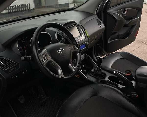 Серый Хендай Туксон, объемом двигателя 1.69 л и пробегом 293 тыс. км за 12950 $, фото 53 на Automoto.ua