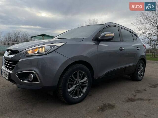 Серый Хендай Туксон, объемом двигателя 1.69 л и пробегом 293 тыс. км за 12950 $, фото 3 на Automoto.ua