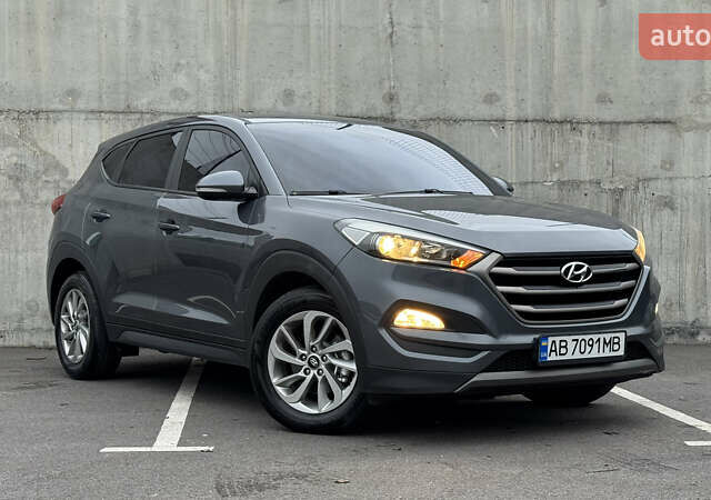 Серый Хендай Туксон, объемом двигателя 2 л и пробегом 203 тыс. км за 17700 $, фото 1 на Automoto.ua