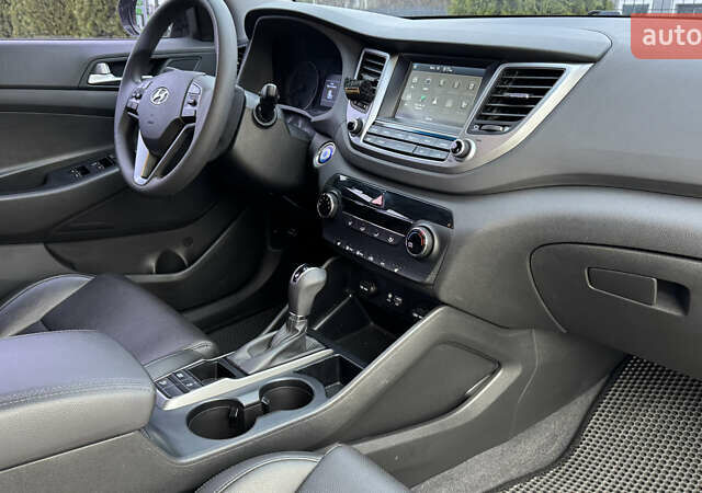 Сірий Хендай Туксон, об'ємом двигуна 2 л та пробігом 203 тис. км за 18300 $, фото 21 на Automoto.ua