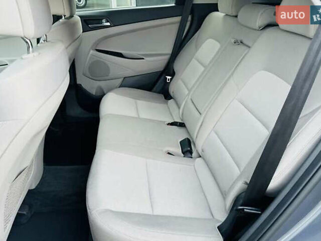 Серый Хендай Туксон, объемом двигателя 2 л и пробегом 79 тыс. км за 15500 $, фото 10 на Automoto.ua