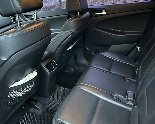 Серый Хендай Туксон, объемом двигателя 2 л и пробегом 187 тыс. км за 20999 $, фото 8 на Automoto.ua