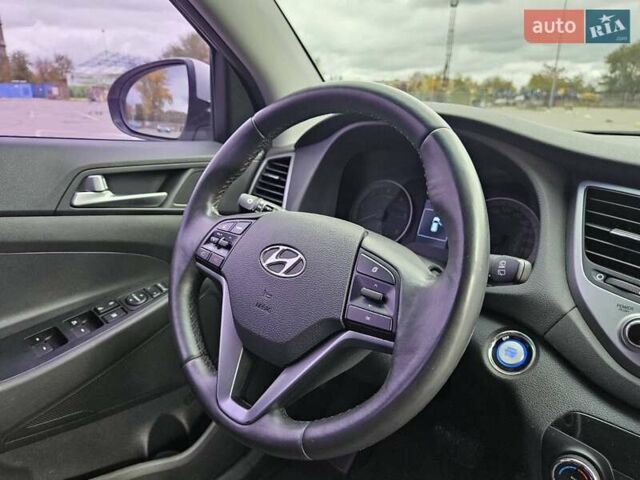 Хендай Туксон 2015 в Днепре (Днепропетровске) на Automoto.ua Серый Хендай Туксон, объемом двигателя 1.7 л и пробегом 145 тыс. км за 16700 $, фото 34 на Automoto.ua