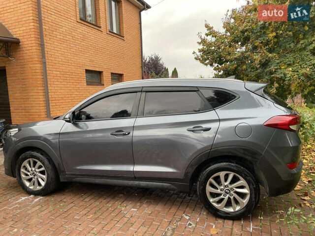 Сірий Хендай Туксон, об'ємом двигуна 1.7 л та пробігом 215 тис. км за 13650 $, фото 5 на Automoto.ua
