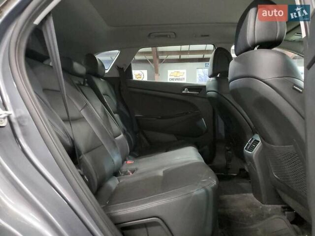 Серый Хендай Туксон, объемом двигателя 1.6 л и пробегом 157 тыс. км за 2100 $, фото 10 на Automoto.ua