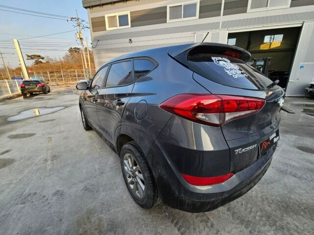 Сірий Хендай Туксон, об'ємом двигуна 1.7 л та пробігом 229 тис. км за 13300 $, фото 3 на Automoto.ua