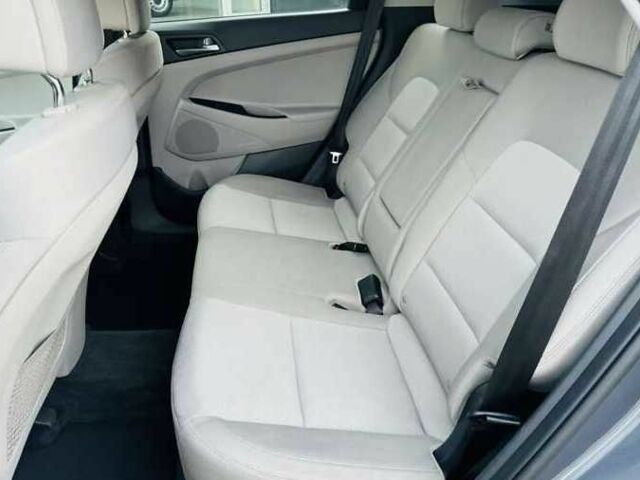 Серый Хендай Туксон, объемом двигателя 2 л и пробегом 79 тыс. км за 13500 $, фото 10 на Automoto.ua