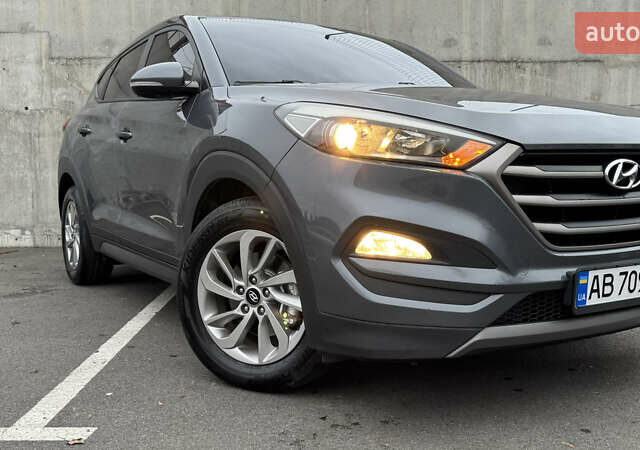 Серый Хендай Туксон, объемом двигателя 2 л и пробегом 203 тыс. км за 17700 $, фото 5 на Automoto.ua