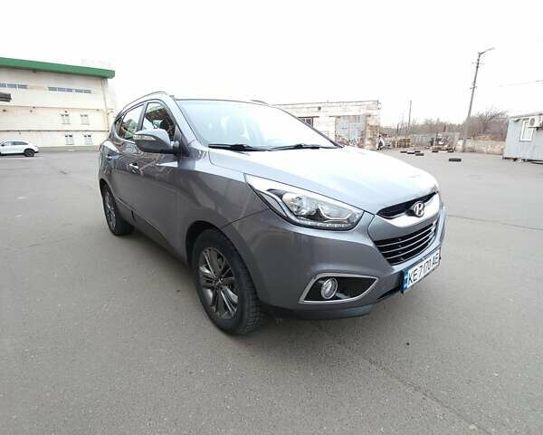 Серый Хендай Туксон, объемом двигателя 1.7 л и пробегом 290 тыс. км за 12800 $, фото 1 на Automoto.ua