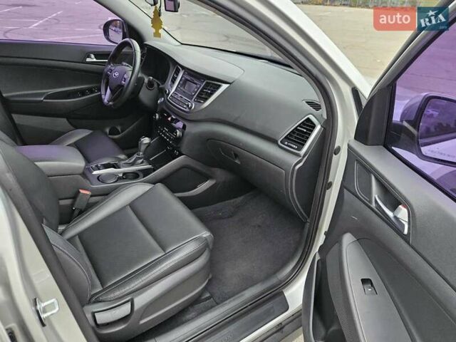 Хендай Туксон 2015 в Днепре (Днепропетровске) на Automoto.ua Серый Хендай Туксон, объемом двигателя 1.7 л и пробегом 145 тыс. км за 16700 $, фото 31 на Automoto.ua